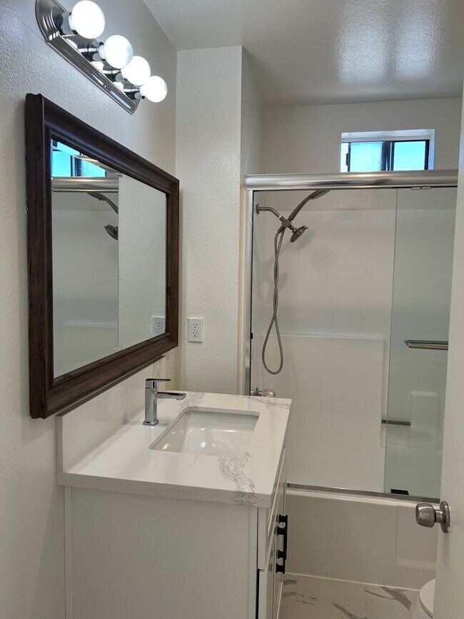 Building Photo - 419 S Verdugo Rd