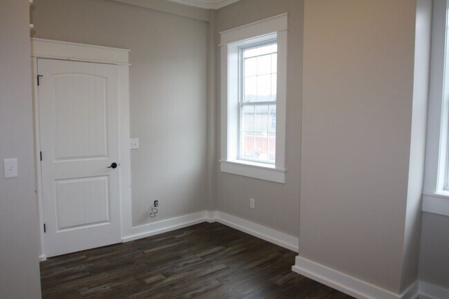 Building Photo - UpTown Living in Downtown Ellijay