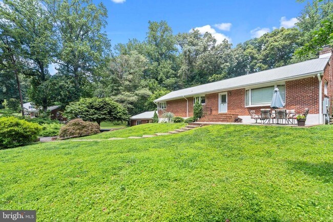 Building Photo - 5135 Summit Dr