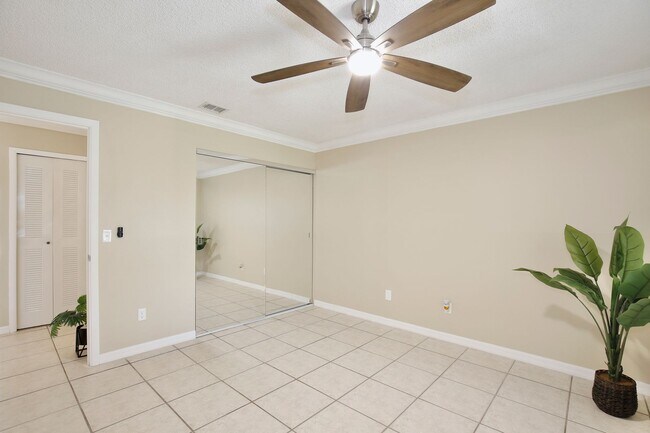 Building Photo - Beautifully Remodeled 1 bed 1 bath Villa n...