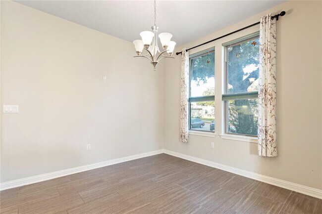 Building Photo - 13800 Lyndhurst St