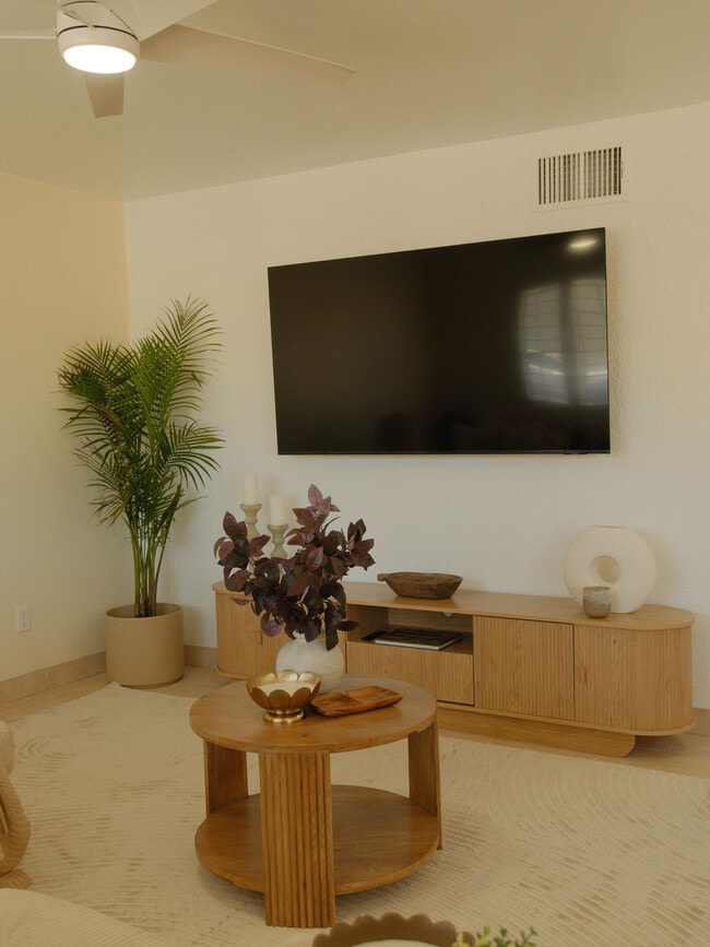 Building Photo - 72601 Edgehill Dr