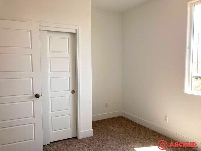 Building Photo - 9734 Cotton Creek Dr
