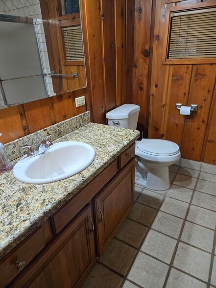 Building Photo - 6297 Silver Ridge Ln