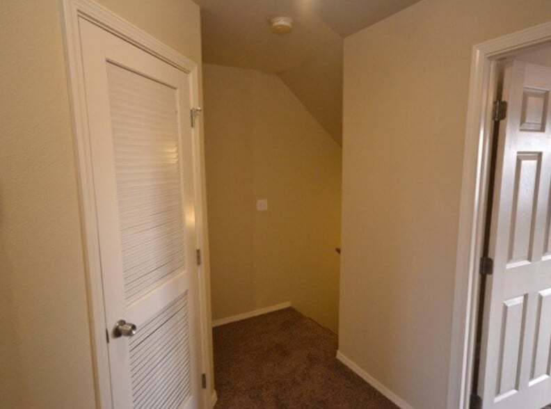 Building Photo - 1113 E 6th S