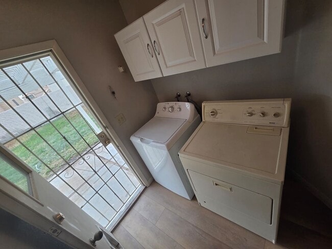 Building Photo - ***MOVE IN SPECIAL*** Spacious Single-Story Home w/ Vaulted Ceilings & Private Yard