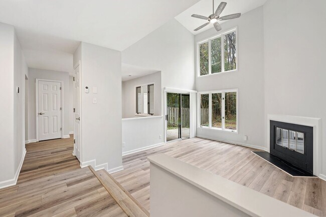 Building Photo - 3BR/2.5BA Townhome in Prime Durham/Chapel Hill Location!