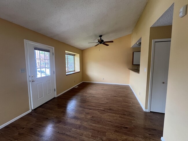 Building Photo - 870 London Green Way