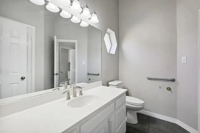 Building Photo - 6116 Country Hills Ct