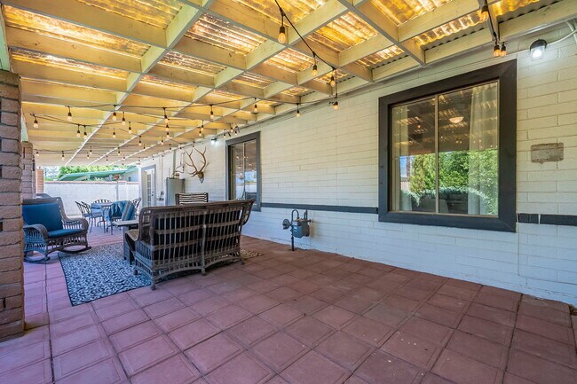 Building Photo - 7214 N 21st Ave