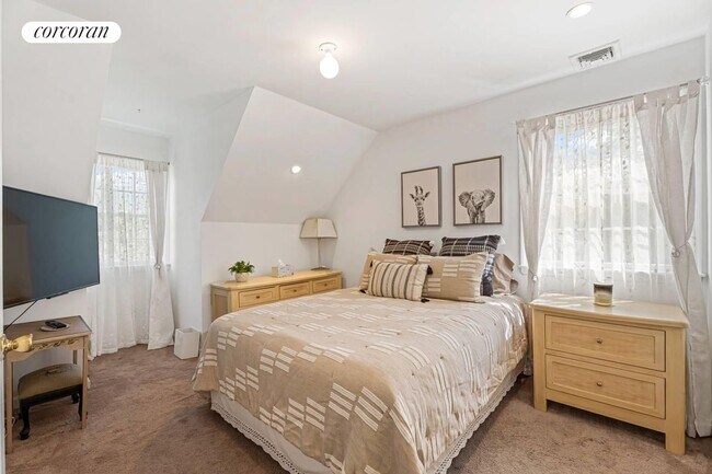 Building Photo - 84 Middle Hwy