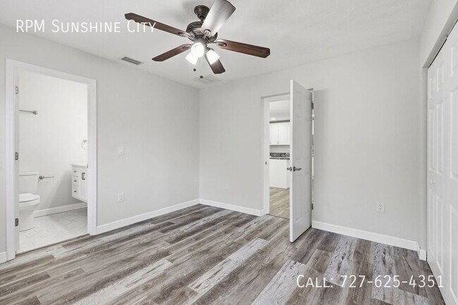 Building Photo - 1713 Valencia Dr E