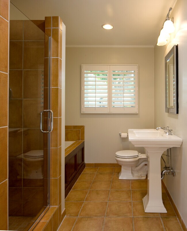 Building Photo - 403 Laurel Ave