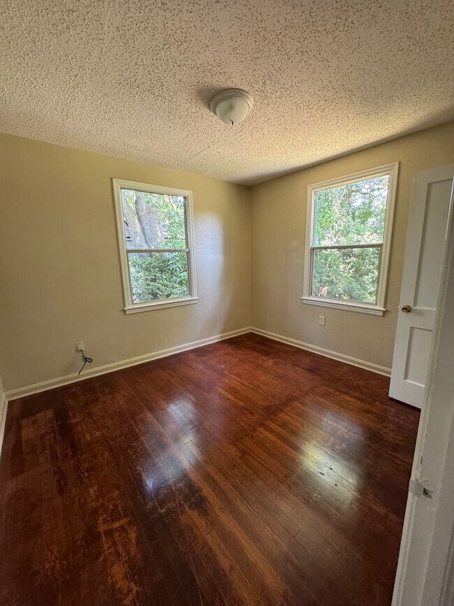 Building Photo - Charming 3 Bedroom Home for Rent in Jacksonville