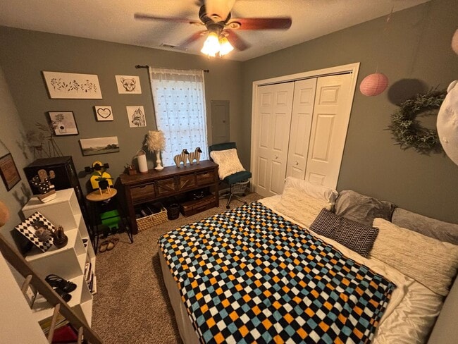 Building Photo - Beautiful Ogden home close to Fort Riley!