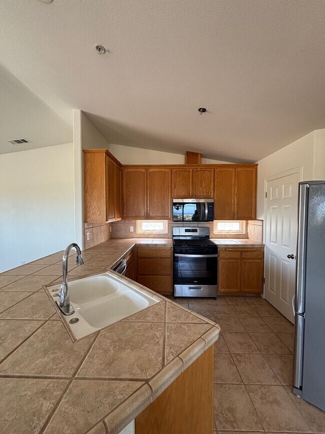 Building Photo - P32000