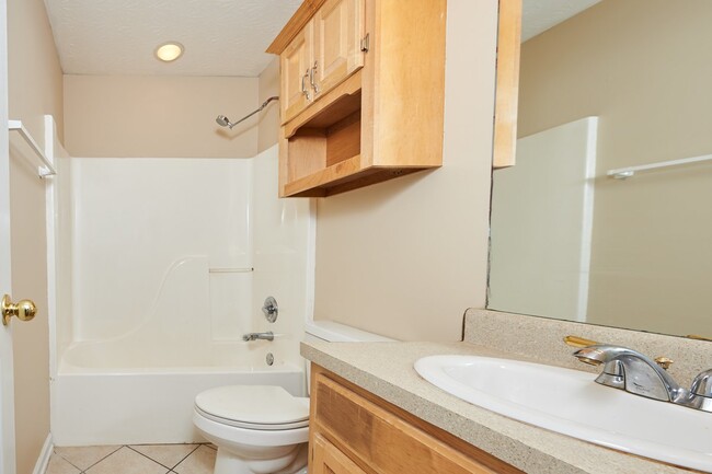 Building Photo - For Rent: 2BR, 1 1/2BA condo