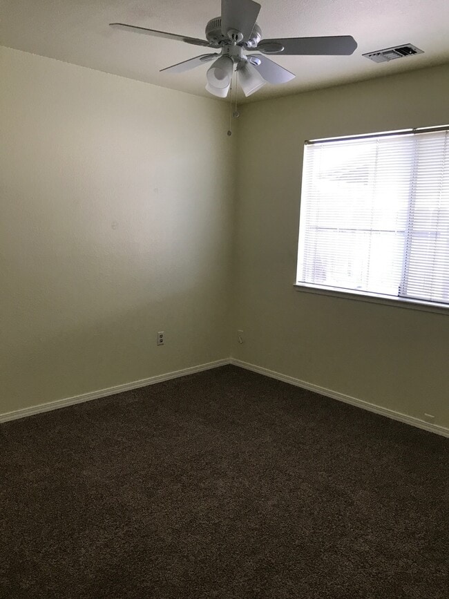 Building Photo - 1653 Kildare Dr