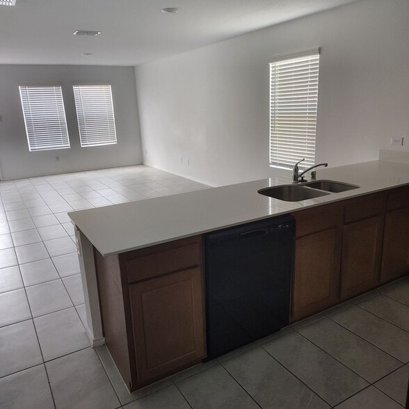 Building Photo - 142 Plumcove Dr