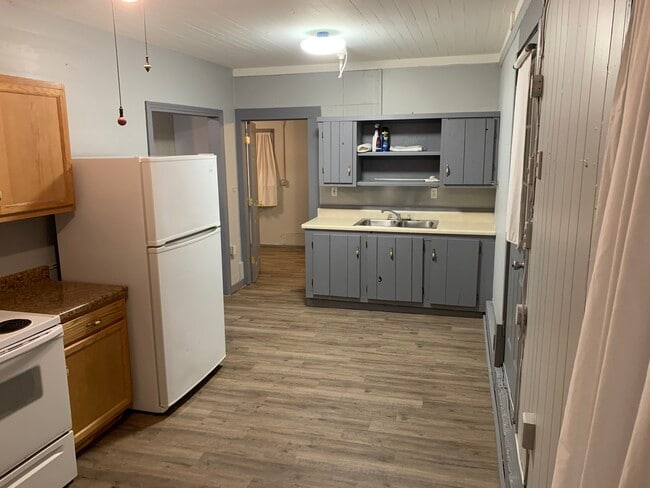 Building Photo - Apartment 09