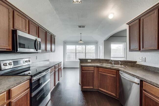 Building Photo - 1618 Sabine Dr