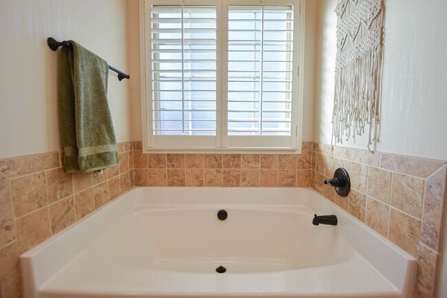 Building Photo - Pet Friendly Three Bedroom with Bonus!