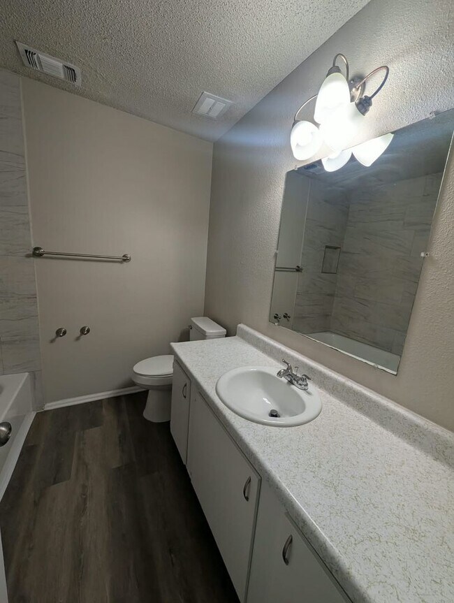 Building Photo - 6807 Blue Lake Dr