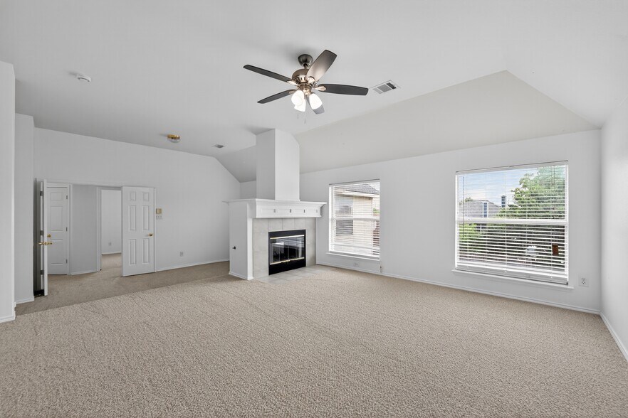 Building Photo - 2125 Elm Falls Pl