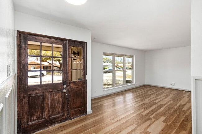 Building Photo - 5259 Prince Valiant Dr