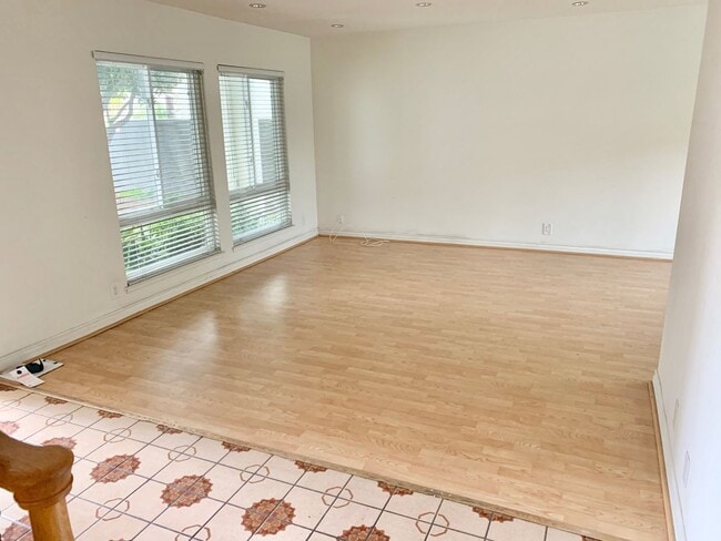 Building Photo - Five Bedroom Single Family Home in Irvine!