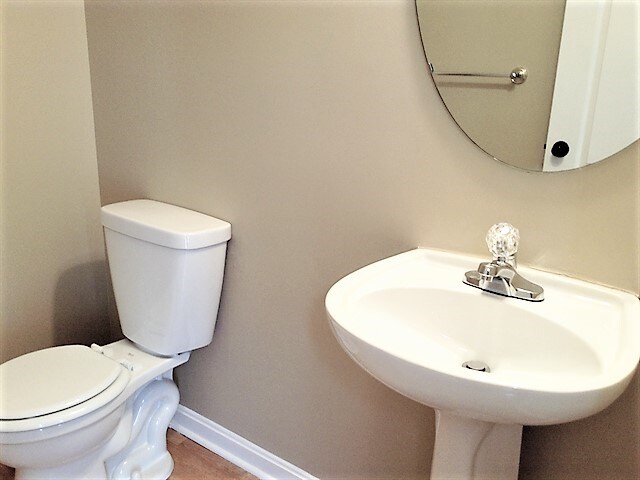 Building Photo - 2135 Canyon Ct