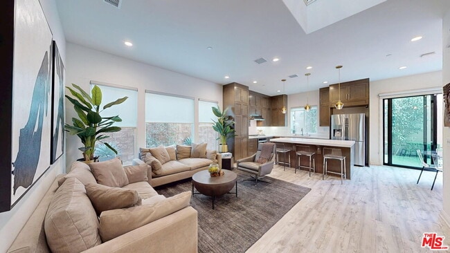 Building Photo - 20607 W Chestnut Cir