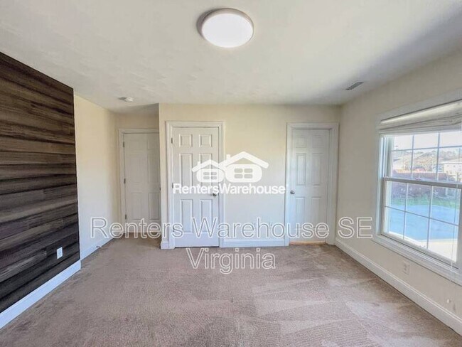 Building Photo - 100 Burnetts Ct
