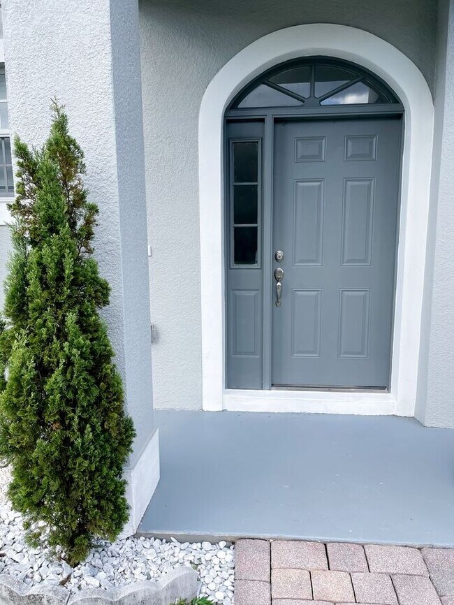 Building Photo - Beautifully Updated 3-Bedroom Townhouse in Kissimmee – Gated Community with Pool