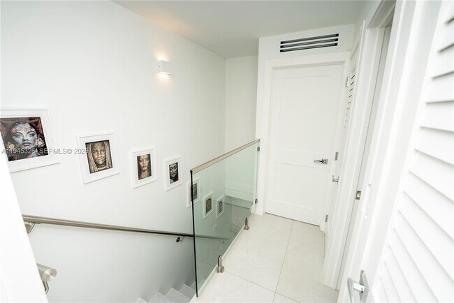 Building Photo - 881 Ocean Dr