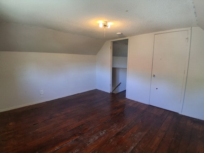 Building Photo - 409 Ave A