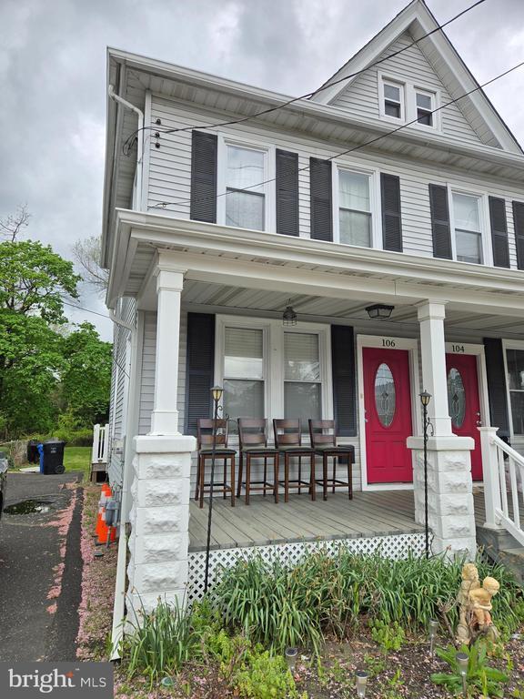 Building Photo - 106 Main St