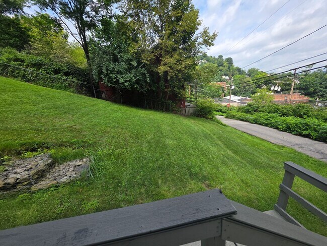 Building Photo - 1341 Herrod St
