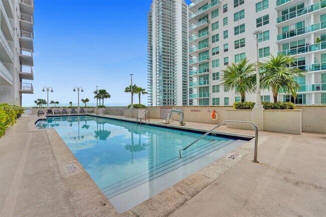 Building Photo - 1200 Brickell Bay Dr