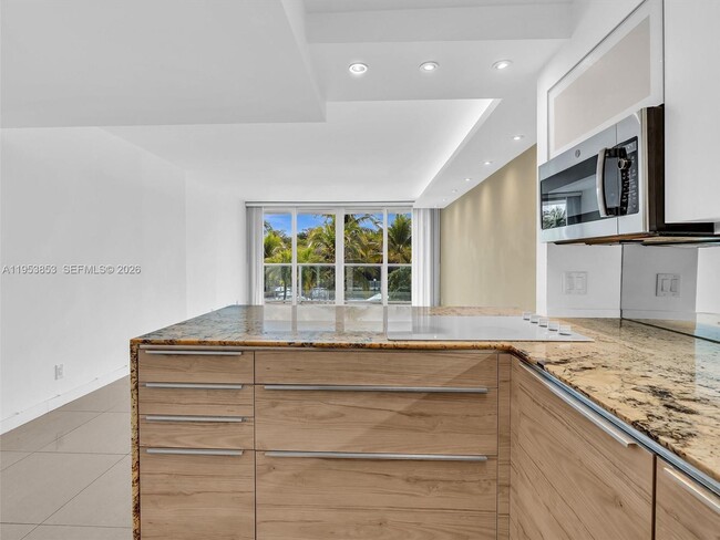 Building Photo - 100 Bayview Dr