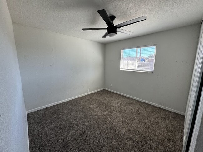 Building Photo - Maryvale 4 bedroom with RV gate and garage