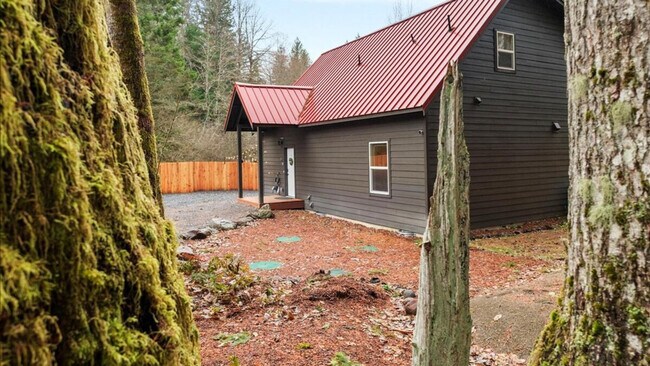 Building Photo - 313 Skate Creek Rd N