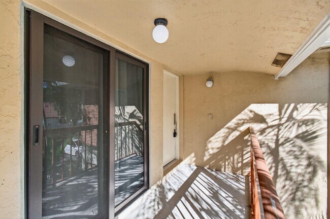 Building Photo - 3939 NE 5th Ave