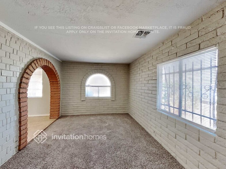 Building Photo - 402 N 47th Pl