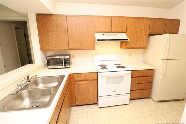 Building Photo - 6120 Sunpointe Dr