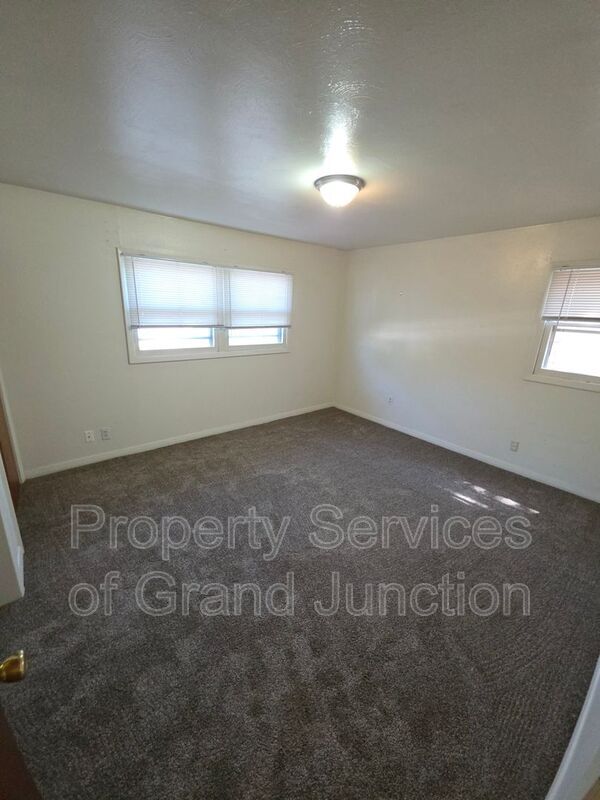 Building Photo - 1355 Elm Ave