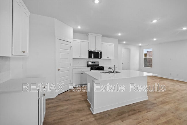 Building Photo - 4670 W Aurora St