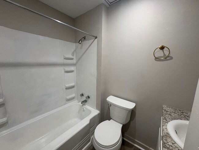 Building Photo - 1020 Adams St