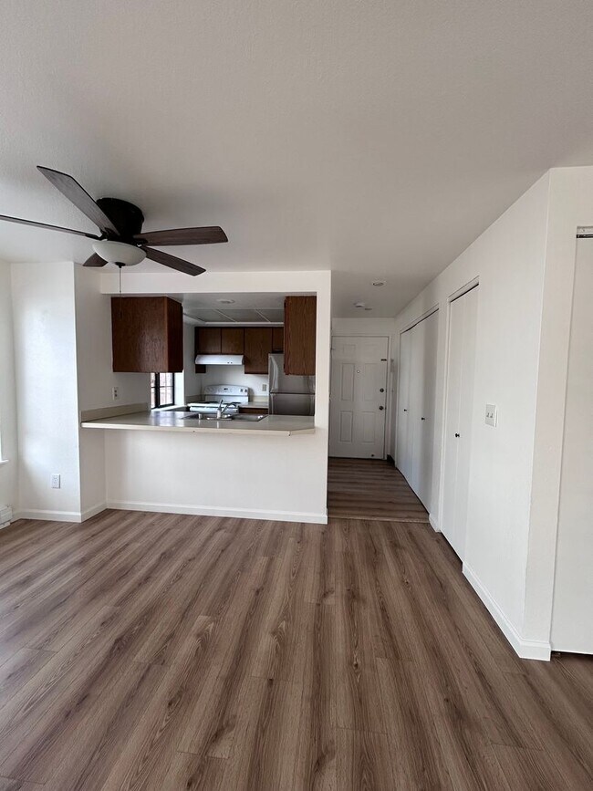 Building Photo - 2 Bed 1 Bath in heart of Bellingham Receive a $250 Amazon gift card upon move in!!
