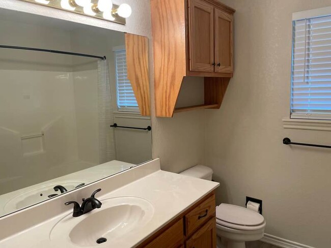 Building Photo - Highly sought after 3 bedroom in Tanglewoo...